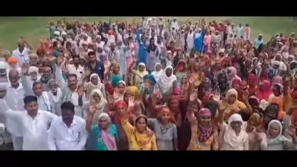 समस्याओं का समाधान न होने से आक्रोशित मनरेगा मीट संघ ने जिला परिषद कार्यालय पर किया जोरदार प्रदर्शन