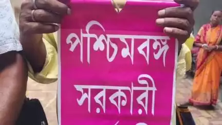 সিউড়ি ১: পশ্চিমবঙ্গ গ্রাম পঞ্চায়েত কর আদায়কারী সমিতির পক্ষ থেকে সিউড়িতে পঞ্চায়েত অফিসে ডেপুটেশন প্রদান করল