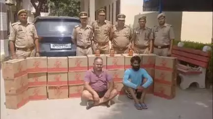 छाता: कोसीकलां पुलिस ने 2 शराब तस्करों को लगभग साढ़े चार लाख रुपये कीमत की शराब और लग्जरी गाड़ी के साथ पकड़ा