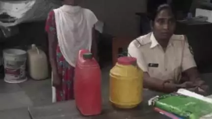 बोध गया: बोधगया: मगध विश्वविद्यालय थाना पुलिस ने 10 लीटर देशी महुआ शराब के साथ एक महिला को किया गिरफ्तार