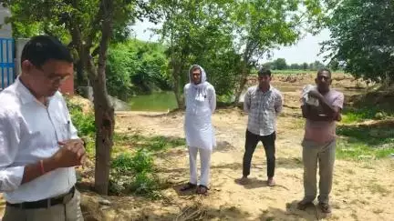 नांगल चौधरी: सीईओ मनोज कुमार ने नांगल चौधरी के गांवों में मनरेगा स्कीम के तहत बन रहे अमृत सरोवरों का औचक निरीक्षण किया