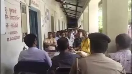 पातेपुर: पातेपुर थाना परिसर में महुआ SDO किसलय कुशवाहा के नेतृत्व में व्यवसायी संघ की बैठक, सुरक्षा पर हुई चर्चा