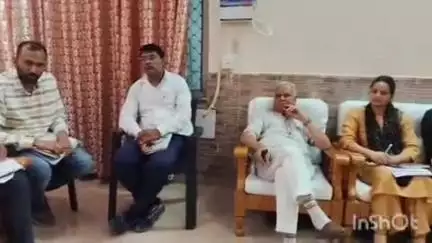किशनगंज: बारां विधायक बैरवा ने सर्किट हाउस में बिजली और जलदाय विभाग के अधिकारियों को समस्याओं को दुरुस्त करने के दिए निर्देश