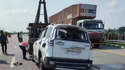 तिर्वा: ठठिया थाना क्षेत्र में एक्सप्रेस वे पर पलटी स्कॉर्पियो में एक की मौत, 6 घायल