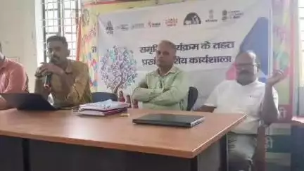 बथनाहा: बथनाहा बीआरसी भवन में बाल संसद, मीना मंच और इको क्लब से संबंधित बैठक का आयोजन