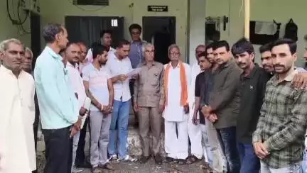 बागली: मंदिर की भूमि पर जारी आवास पेट्टे को निरस्त करने की मांग को लेकर बागली मुख्यालय पर ज्ञापन