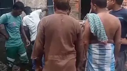 মিনাখাঁ: পিপুলদহ তে আবাস যোজনার ঘর তৈরি করাকে কেন্দ্র করে মারামারি, এই প্রসঙ্গে প্রতিক্রিয়া দিলেন সাজাদ আলী মোল্লা