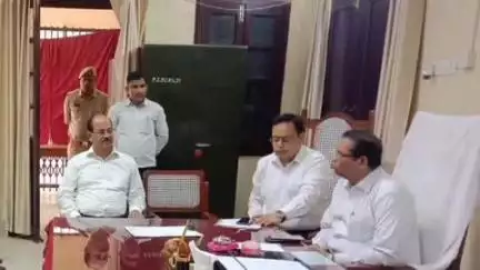 बहराइच: दीवानी न्यायालय में आयोजित होने वाले राष्ट्रीय लोक अदालत के सफल आयोजन के लिए बैंक अधिकारियों के साथ बैठक संपन्न हुई