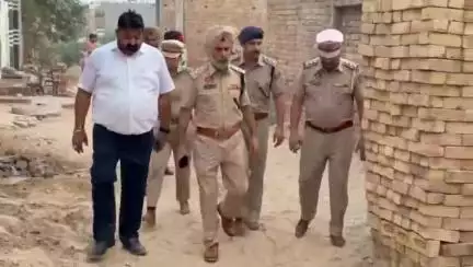 ਅਬੋਹਰ: ਅਬੋਹਰ ਦੇ ਪੰਜਪੀਰ ਇਲਾਕੇ ਦੇ ਵਿੱਚ ਪੁਲਿਸ ਨੇ ਕੀਤੀ ਛਾਪਾਮਾਰੀ, 100 ਪੁਲਿਸ ਕਰਮਚਾਰੀਆਂ ਨੂੰ ਨਾਲ ਲੈ ਕੇ ਪਹੁੰਚੇ ਐਸਐਸਪੀ