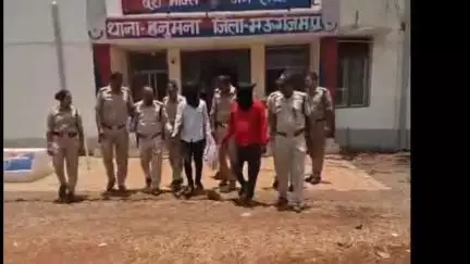 हनुमना: हनुमना पुलिस ने हाईवे के पास गांजा और नशीली कफ सिरप के साथ दो आरोपियों को किया गिरफ्तार, बोलेरो भी ज़ब्त