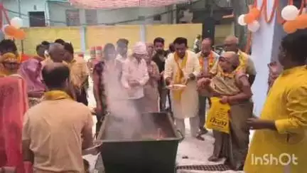 कासगंज: हुल्का मंदिर पर विशाल हवन यज्ञ और भंडारे के साथ पौराणिक आषाढ़ मेला शुरू हुआ, बड़ी संख्या में श्रद्धालु रहे मौजूद