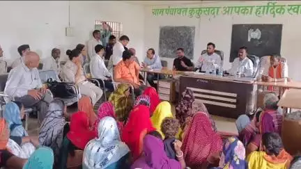 मुंगेली: जिले के कुकुसदा ग्राम पंचायत में अवैध शराब बिक्री और मुआवजा मुद्दों पर बैठक आयोजित