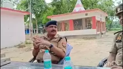सलोन: डीह थाना परिसर में कावड़ यात्रा एवं मोहर्रम को लेकर सीओ सलोन ने जनप्रतिनिधियों व व्यापारियों के साथ बैठक की, शांति की अपील