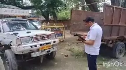 नकुड: कोटा नदी से पुलिस ने छापा मारकर रेत से भरी 5 पिकअप गाड़ियाँ पकड़ी