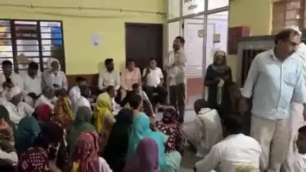 रायसिंहनगर: रायसिंहनगर उपखंड कार्यालय पर मनरेगा मेट मजदूर यूनियन का जोरदार प्रदर्शन, पूर्व विधायक, ब्लॉक अध्यक्ष सहित अन्य रहे शामिल