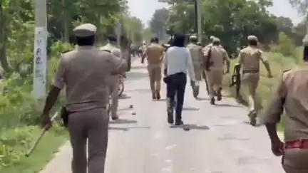भरथना: दांदरपुर में कथा वाचक से अमानवीय घटना के विरोध में गगन यादव को नजरबंद करने पर प्रदर्शन, फायरिंग हुई
