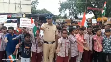 రామగుండం: డ్రగ్స్ కు వ్యతిరేకంగా చౌరస్తాలో విద్యార్థుల భారీ ర్యాలీ మానవహారం