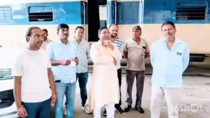 सोनो: झाझा मेमू कारशेड पहुंचकर विधायक ने समस्याओं की जानकारी ली