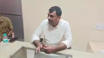झांसी: बबीना विधायक ने रखा अपना पक्ष, कहा- मैं सौ प्रतिशत सही हूं, कुछ गलत लोग आ गए, उनकी सफाई देता घूम रहा हूं