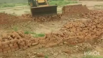 अनूपशहर: अनूपशहर में बुलंदशहर-खुर्जा विकास प्राधिकरण ने की तीन अवैध कॉलोनियों पर कार्रवाई