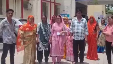 मथुरा: ब्रजनगर कॉलोनी:रोड की समस्या को लेकर बड़ी संख्या वाशिंदे एसएसपी ऑफिस पहुंचे #jansamasya