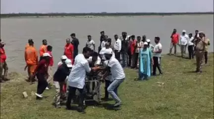 फर्रुखाबाद: उ0प्र0 राज्य आपदा प्रबंधन प्राधिकरण ने जनपद की तीनों तहसीलों में राज्य स्तरीय बाढ़ मॉक अभ्यास का आयोजन किया