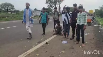 विदिशा नगर: विदिशा से 35 किलोमीटर दूर मनोरा तक पिंड भरते हुए निकला 19 वर्षीय बालक
