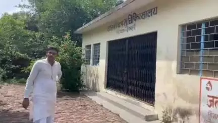 शामली: भैंसवाल के राजकीय पशु चिकित्सालय में पहुंचे जिला पंचायत सदस्य को मिला ताला, वीडियो जारी कर की शिकायत