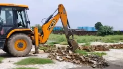 लाडवा: लाडवा में डीटीपी टीम ने 14 एकड़ में बनी 3 अवैध कॉलोनियों और एक दुकान को किया नष्ट