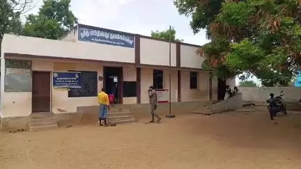 கயத்தாறு: வடக்கு கோனார் கோட்டையில் ஆசிரியை மாற்றம் பெற்றோர்கள் முற்றுகை