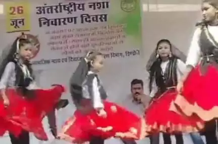 डिंडौरी: उत्कृष्ट विद्यालय डिंडौरी में अंतर्राष्ट्रीय नशा निवारण दिवस पर नुक्कड़ नाटक का आयोजन