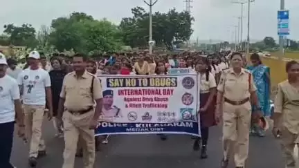 నర్సాపూర్: కొల్చారంలో మాదకధరవ్యాలకు వ్యతిరేకంగా భారీ ర్యాలీ నిర్వహించిన విద్యార్థులు