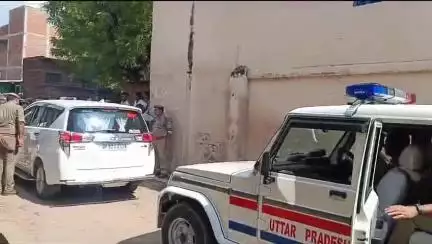 माधौगढ़: अजीतापुर गांव में मोहर्रम को लेकर पुलिस अधीक्षक ने सुरक्षा व्यवस्था परखी, दिए दिशा निर्देश