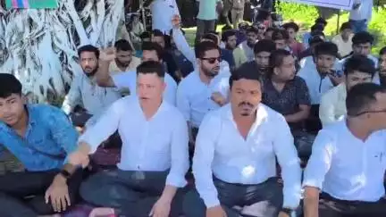 নাৰায়ণপুৰ: গুৱাহাটীত ৰহস্যজনকভাৱে মৃত্যু হোৱা পৱন হাজৰিকাৰ ন্যায়ৰ দাবীত ধলপুৰত বীৰ লাচিত সেনাৰ প্ৰতিবাদ