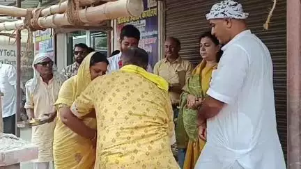 देेेवरिया: देवरही मंदिर के विकास कार्य का डीएम ने किया शुभारंभ, ₹23 लाख से अधिक की लागत से होगा सौंदर्यीकरण