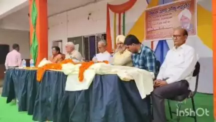धामपुर: नहटौर के गांव शादीपुर में वित्तविहीन स्कूलों के प्रबंधकों, प्रधानाचार्य व शिक्षकों की बैठक में शिक्षक विधायक ने लिया भाग