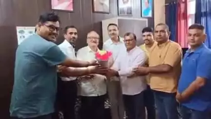 रुद्रपुर: उत्तराखंड मीडिया सलाहकार समिति के अध्यक्ष डॉ. गोविंद सिंह रुद्रपुर पहुंचे, पत्रकारों की समस्याएं सुनीं