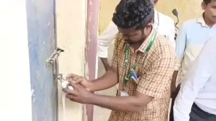 தஞ்சாவூர்: வடக்கு வாசலில் பதுக்கி வைக்கப்பட்டிருந்த போலி உரத்தை கண்டுபிடித்து பறிமுதல் செய்த அதிகாரிகள்
