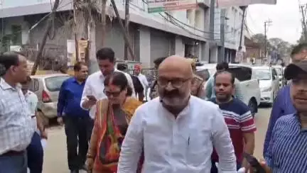 कानपुर: जगन्नाथ यात्रा और मोहर्रम को देखते हुए महापौर ने नवाब शाह का हाता का किया निरीक्षण