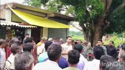 लखनपुर: नशा मुक्त भारत अभियान के तहत लखनपुर पुलिस ने लहपटरा में जागरूकता अभियान चलाकर ग्रामीणों को नशा न करने की दिलाई शपथ