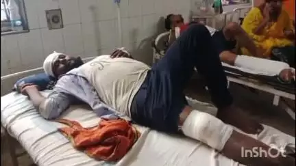 कटनी नगर: सुर्खी टैंक इलाके में तेज रफ्तार ट्रक ने ऑटो को मारी टक्कर, ऑटो चालक घायल, कटनी जिला अस्पताल में भर्ती