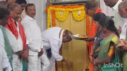 వేములవాడ: పట్టణంలోని పలు వార్డుల్లో అభివృద్ధి పనులకు శంకుస్థాపన చేసిన ఎమ్మెల్యే ఆది శ్రీనివాస్