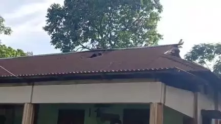 কোচবিহার ১: যারা মনোজ মোদকের বাড়িতে বোমাবাজি করেছে কাউকে রেয়াত করা হবে না, আক্রান্তের বাড়ি গিয়ে বললেন তৃণমূলের জেলা সভাপতি