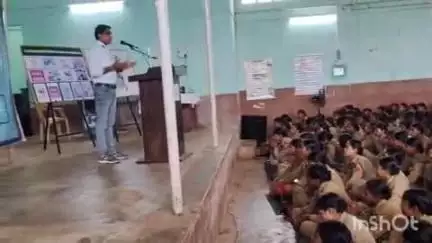 बस्तर: परचनपाल में एनसीसी बालिका कैडेट्स ने वार्षिक सैन्य प्रशिक्षण शिविर में नशे के खतरों और दुष्परिणामों की दी जानकारी