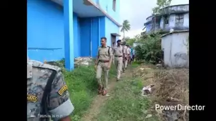 कोढ़ा: SP वैभव शर्मा ने गेड़ाबाड़ी बस्ती ठाकुरबाड़ी मंदिर में चोरी हुए अष्टधातु मूर्ति मामले में घटनास्थल का किया निरीक्षण