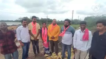 చెన్నూరు: చనిగకుంట చెరువుకు హద్దులు నాటాలి: బీఆర్ఎస్ మాజీ కౌన్సిలర్ రేవల్లి మహేష్