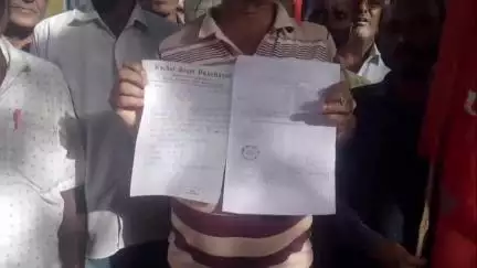 মন্তেশ্বর: 100 দিনের কাজ সহ একাধিক দাবিতে কুচুট গ্রাম পঞ্চায়েতে ডেপুটেশন দিল বাম নেতা কর্মীরা