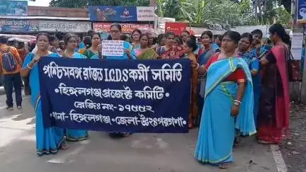 হিঙ্গলগঞ্জ: বেতন বৃদ্ধি সহ একাধিক দাবিতে প্রতিবাদ মিছিলের পর হিঙ্গলগঞ্জ CDPO অফিসে ডেপুটেশন দিলেন অঙ্গনওয়াড়ি কর্মী ও সহায়িকারা