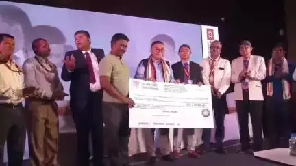 বহরমপুর: সাধারণ মানুষের সহায়তাএবার ব্যাঙ্ক অফ বরোদার পক্ষ থেকে আজ বহরমপুরে একটি বেসরকারি হোটেলে ওয়ার্ক সপের আয়োজন