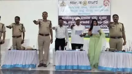 ಕಾರವಾರ: ನಗರದ ಪೊಲೀಸ್ ಕಲ್ಯಾಣ ಮಂಟಪದಲ್ಲಿ ಮಾದಕ ವಸ್ತುಗಳ ಜನಜಾಗೃತಿ ಅಭಿಯಾನ